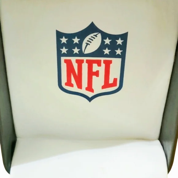 NEW *Dallas Cowboy Men's 3-Hand Analog Watch by Avon Dallas Logo in Padded Case